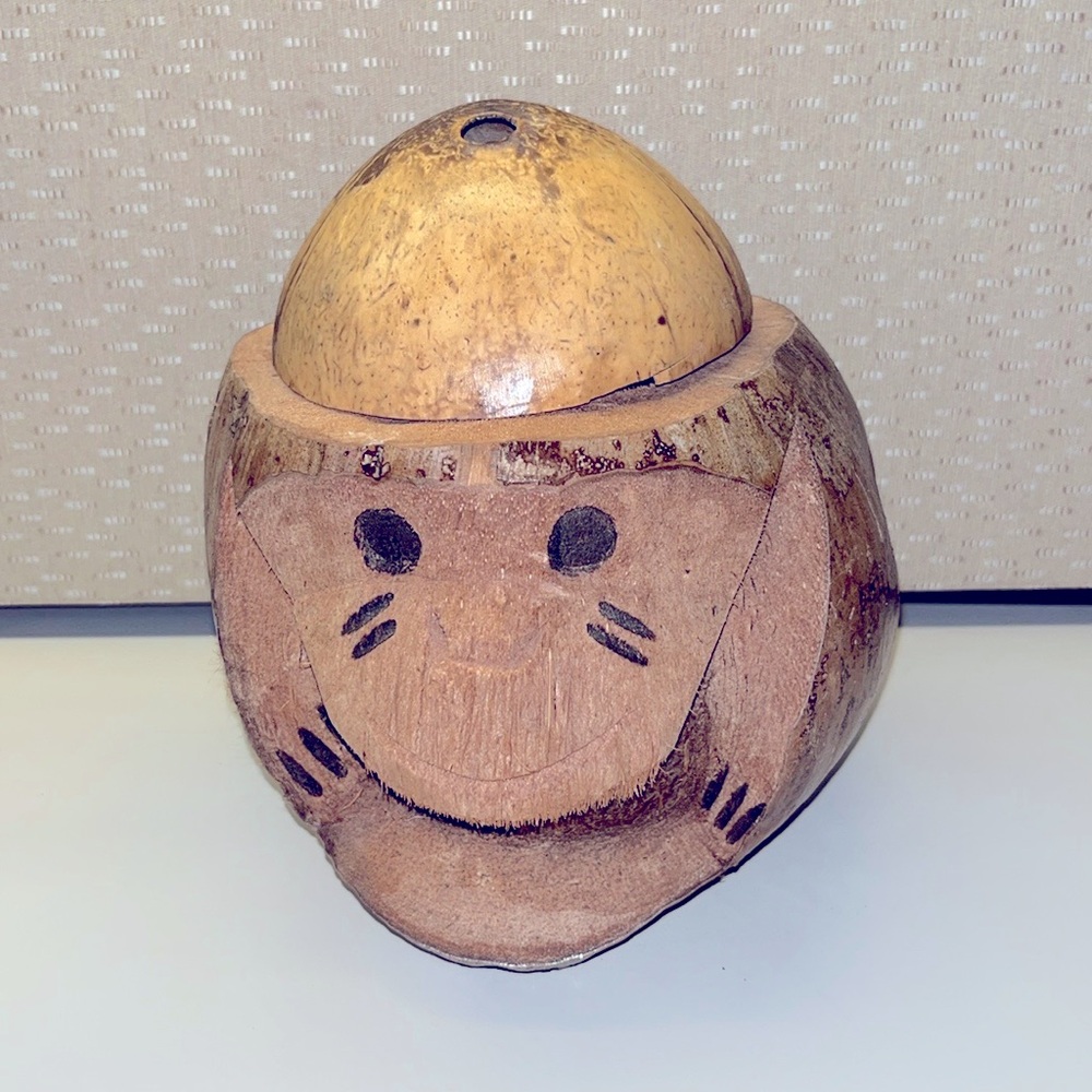 Blue ray coconut monkey decoration